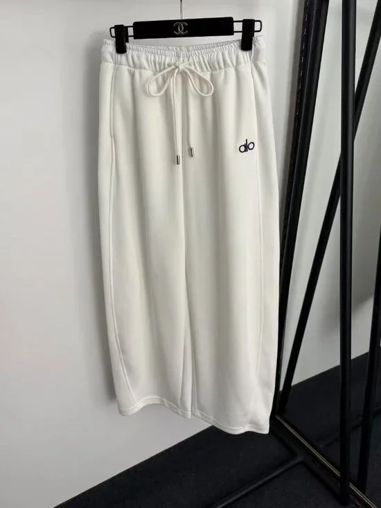 Alo Yoga Pure White Striped Casual Set, Size M. - Picture 3 of 8